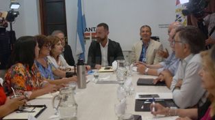 El gobierno retoma la discusión paritaria con los gremios docentes santafesinos 