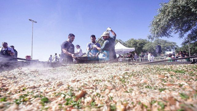 Este sábado el club Tilcara realiza una nueva edición de la tradicional Gran Paella Paraná.&nbsp; La novena edición vuelve a desarrollarse en el Pato Sirirí