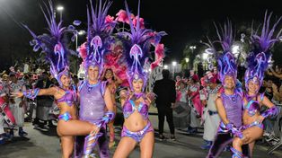El renovado bulevar América fue el corsódromo elegido para el desfile de las comparsas participantes.