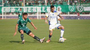 Angelito Di María controla y encara en el partido ante Sarmiento, que Central ganó con un gol suyo.