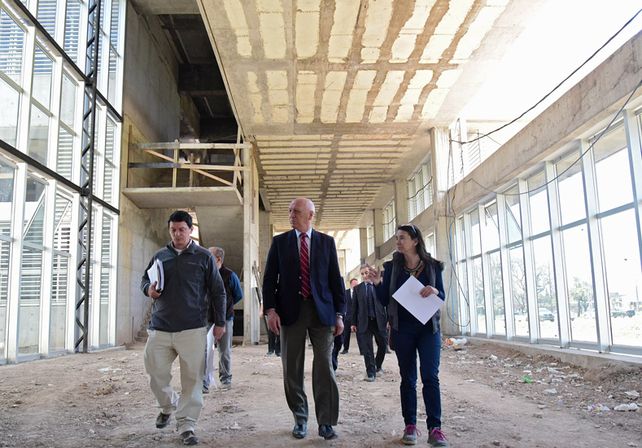 El gobernador Bonfatti recorrió las obras del Cemafe y el Hospital Iturraspe