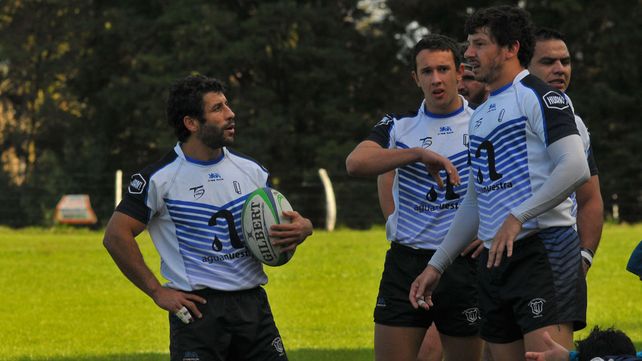 Un Olímpico. Nicolás Bruzzone en el quincho. Universitario de Santa Fe contó ayer con el medio scrum que jugó en Los Pumas 7 en Río de Janeiro.