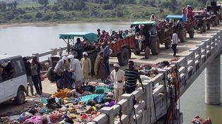 Una estampida en un puente provocó la muerte de 91 personas en India