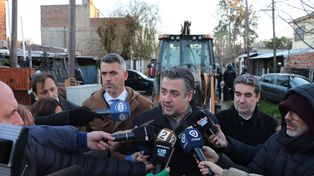 Pablo Cococcioni junto a los fiscales Matías Merlo y Franco Carbone. Justificaron la demolición de la casa donde funcionaba como punto de venta de drogas en barrio Stella Maris.&nbsp;