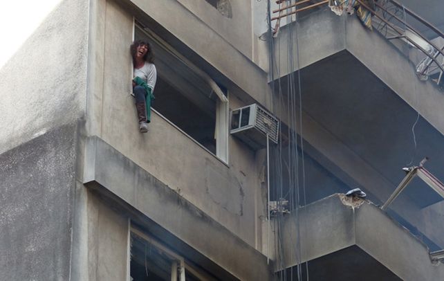 Agarren lo que tengan y salgamos de acá ya mismo, el edificio va a estallar