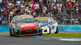 Germán Todino adelante, Jorge Barrio atrás. Así fueron toda la carrera de la Clase 3. El Turismo Nacional dio espectáculo en Rosario.