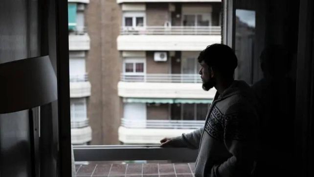 Sólo 2 de cada 10 personas de entre 25 y 35 años pueden irse a vivir solos. El resto se queda en casa o lo hacen en pareja