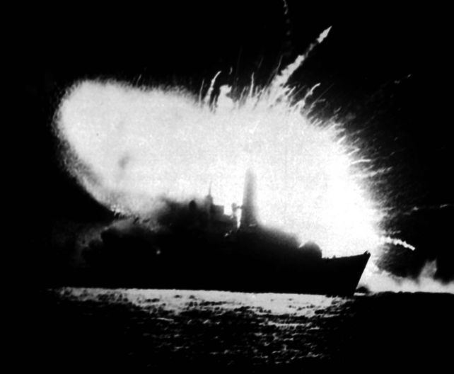 El hundimiento de la fragata británica Antelope, ocurrido el 25 de mayo de 1982.