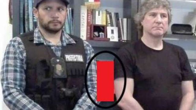 El detalle de la biblioteca de Boudou que se hizo viral cuando lo detuvieron