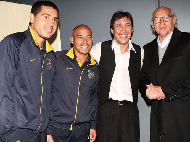 El plantel de Boca fue al teatro