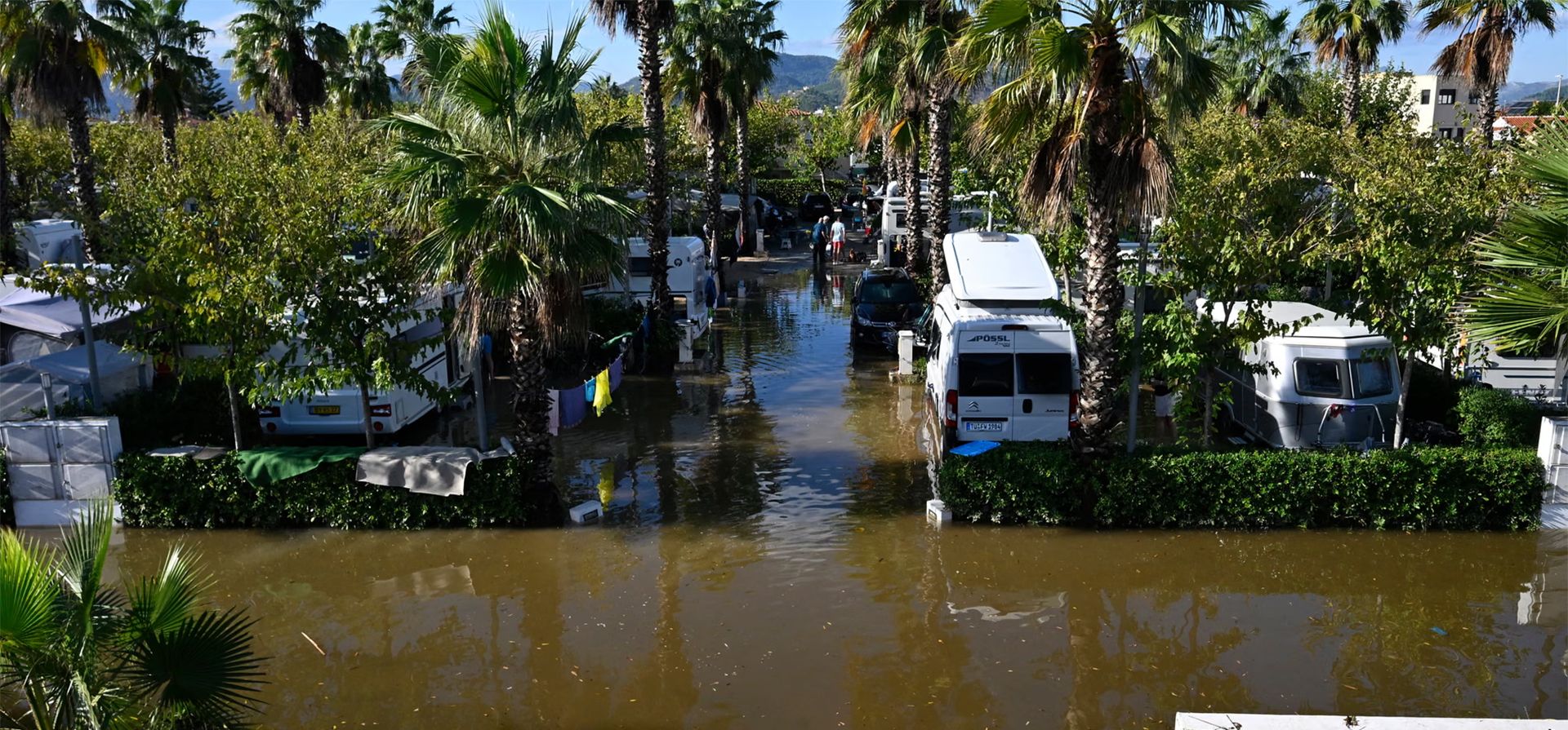 Un camping anegado por lluvias torrenciales en la región de Valencia, Oliva, España. Fotografía: José Jordan/AFP/Getty Images Un camping anegado por lluvias torrenciales en la región de Valencia, Oliva, España. Fotografía: José Jordan/AFP/Getty Images