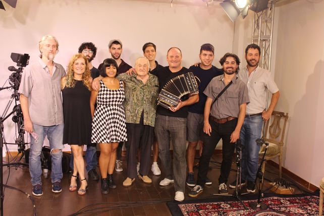 Hay equipo. La orquesta de Carlos Quilici junto al bandoneonista Cholo Montironi