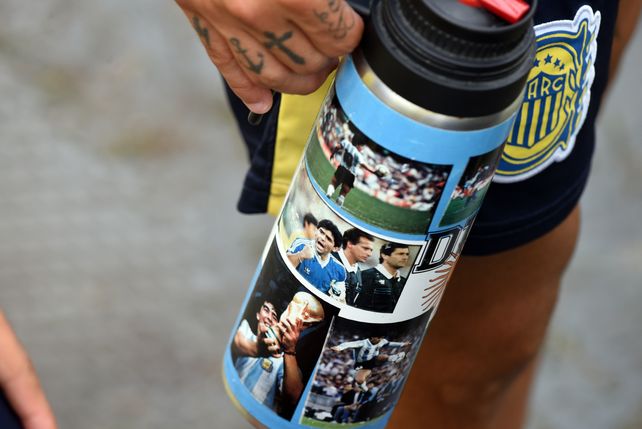 Postales canallas: un termo maradoniano, el afecto ante todo y el dolor por Lo Celso