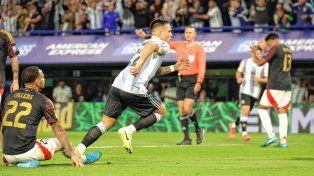 Argentina no tuvo brillo, pero le ganó a Perú con un golazo del Toro Martínez