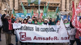 Los maestros públicos y privados evaluaron la adhesión al paro como total y se movilizan este miércoles a Santa Fe.