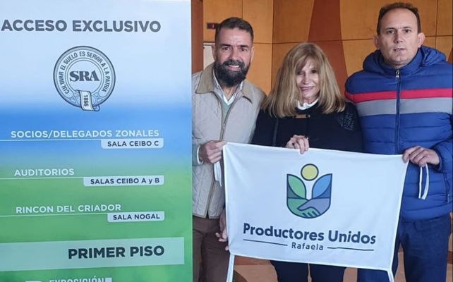 Parte de la delegación que presentó el caso Rafaela en la Rural de Palermo.