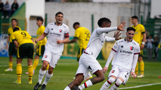El colombiano Jherson Mosquera anotó el primer tanto de Newells en el Tito Tomaghello.