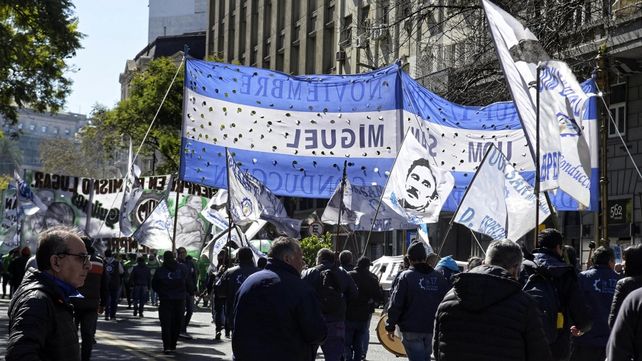 Multitudinaria marcha a Plaza de Mayo tras el atentado contra la vicepresidenta de la Nación