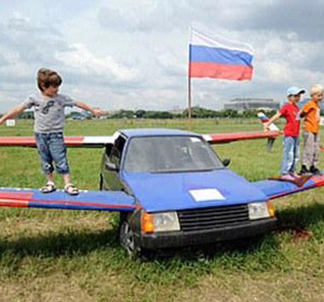 Un ex piloto ruso creó su propio prototipo de auto volador.