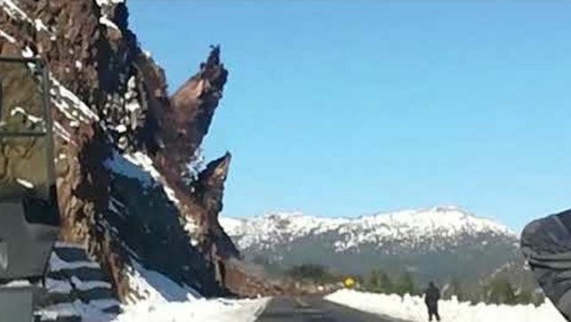 ruta 40. Un derrumbe cortó anteayer la Ruta de los Siete Lagos.&nbsp;
