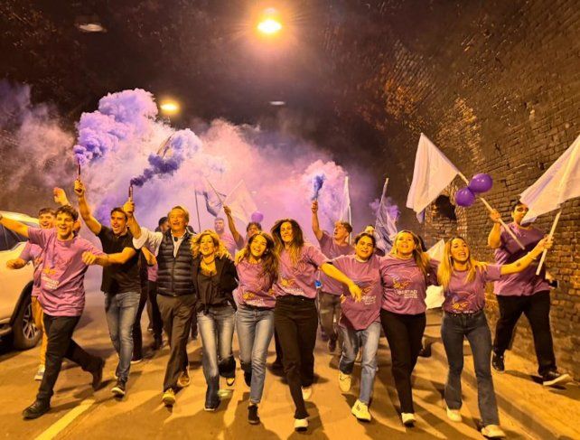 Los candidatos de Milei cerraron la campaña con una caravana de más de 100 autos en Rosario