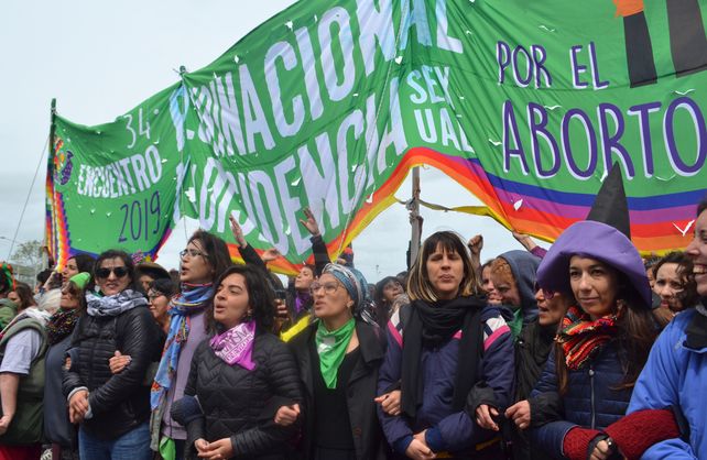 La Comisión Organizadora del ENM de La Plata ignoró el reclamo para que se cambie el nombre a Encuentro Plurinacional y con las disidencias. Se busca incluir así a las mujeres de pueblos originarios que reclaman autonomía y al colectivo LGTTBI y no binaries.