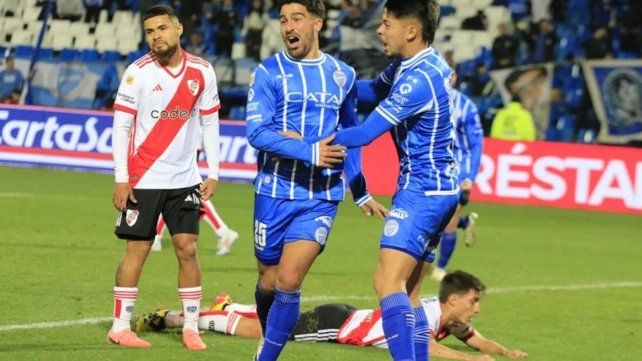 Liga Profesional: River cayó ante el Tomba y Huracán es el único líder