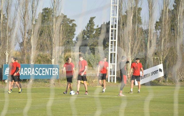 Eduardo Domínguez ya piensa en el equipo que jugará por Copa Santa Fe