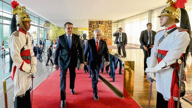 Bolsonaro: Macron ofendió al presidente electo democráticamente.