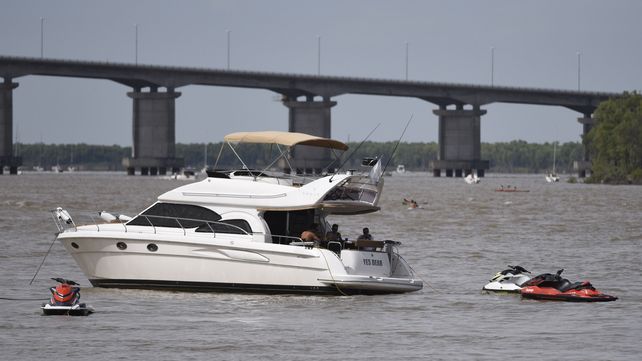 Los rosarinos buscaron la costa del rio para mitigar el calor