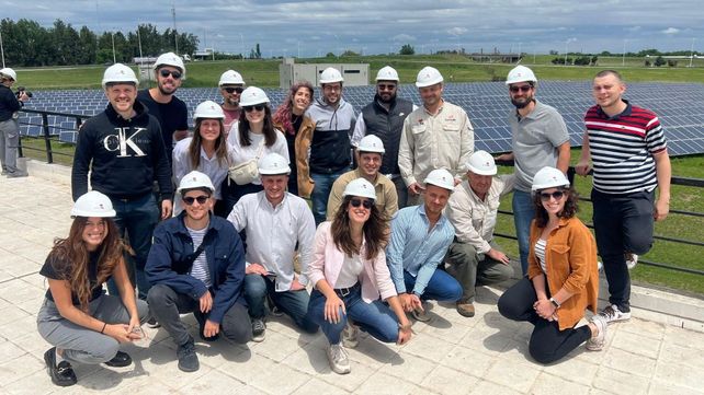 El equipo de trabajo terminó en San Lorenzo la obra de puesta en valor del parque fotovoltaico.
