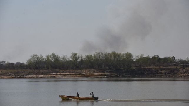 El ministro de Ambiente denunció la construcción de terraplenes en islas del Paraná