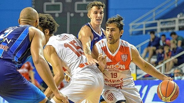 Unión no pudo cortar la racha positiva de Peñarol en la Liga Nacional.&nbsp;