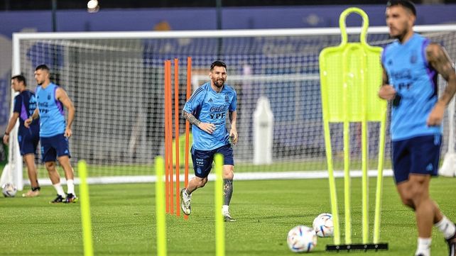 Messi participó de la práctica de Argentina y Scaloni se guarda la formación