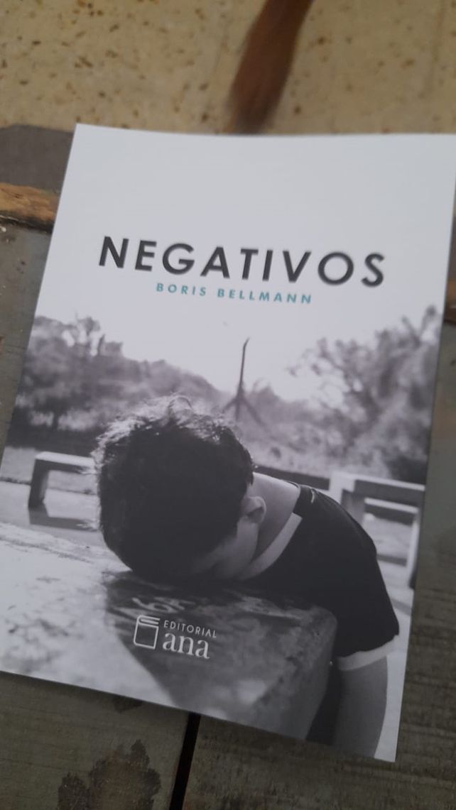 Negativos, el primer libro de Boris Bellmann que reúne 20 poemas