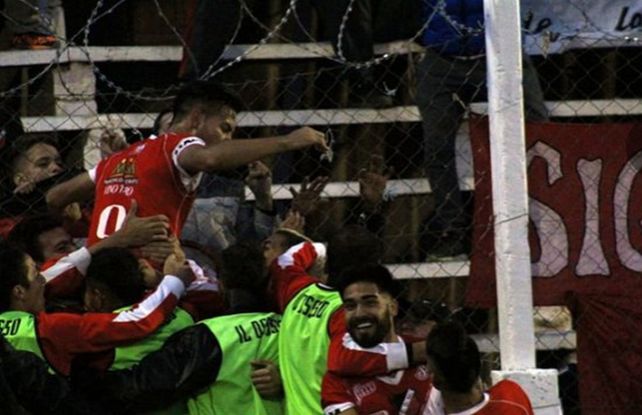 Deportivo Maipú goleó a Chacarita y avanzó en Copa Argentina