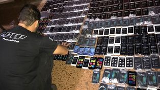 Intentan devolver a sus dueños unos 2.500 celulares robados e incautados en allanamientos