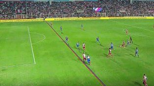 ¿Fue offside? Las polémicas líneas que trazó el VAR en el gol anulado a Corvalán en Unión