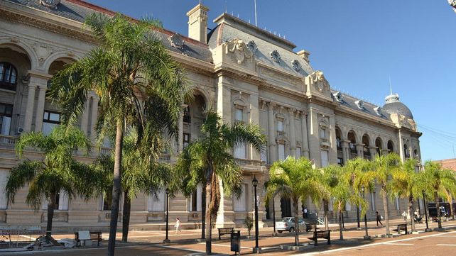 Perotti decretó receso para los empleados provinciales durante enero
