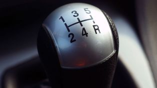 Mercado automotor: más del 70% de los argentinos elige caja de cambio manual