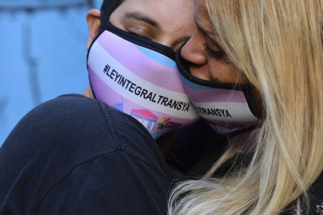 Franco y Hannah nunca pensaron en formar una familia con otra persona trans