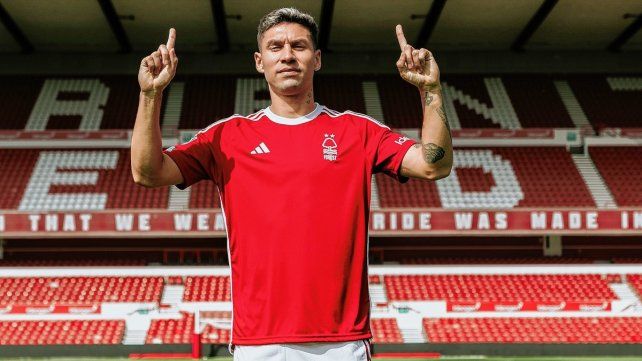 Gonzalo Montiel fue presentado en Nottingham Forest