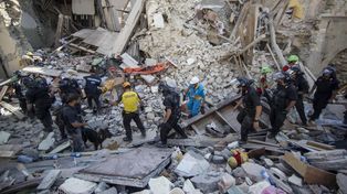 Devastador sismo en el centro de Italia mata a 159 personas