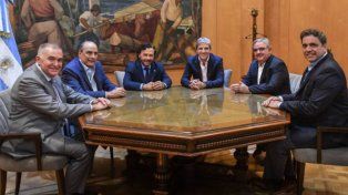 Acuerdo con el FMI: el Gobierno exhibió foto con gobernadores PJ