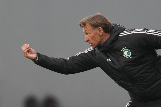 Hervé Renard durante el amistoso ante Serbia, su último partido como DT de Arabia Saudita.