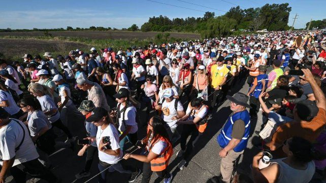 Peregrinación Hasenkamp-Paraná: miles de fieles caminaron entre muestras de fe y devoción