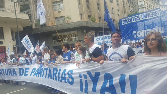 Docentes universitarios entrerrianos adhieren al paro del 30 de marzo