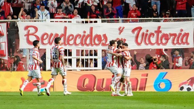 Unión en la goleada 4-1 ante Sarmiento en el 15 de Abril.