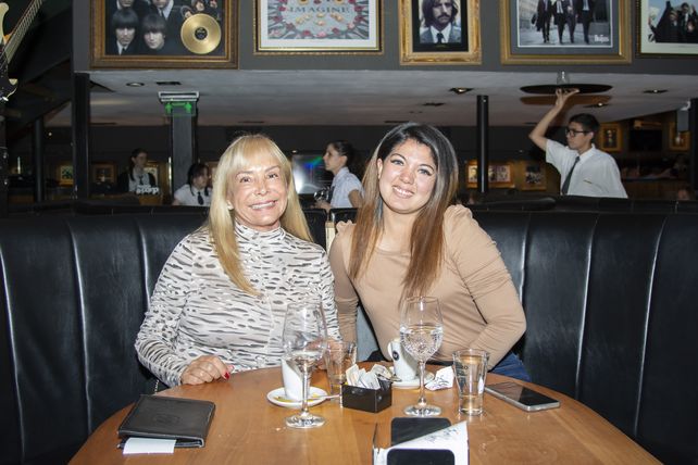 Mirta Peralta y Jezabel Orué
