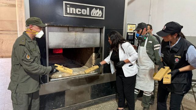 Incineraron en Santa Fe el mayor secuestro de marihuana del año: más de 500 kilos incautados en un operativo por un homicidio